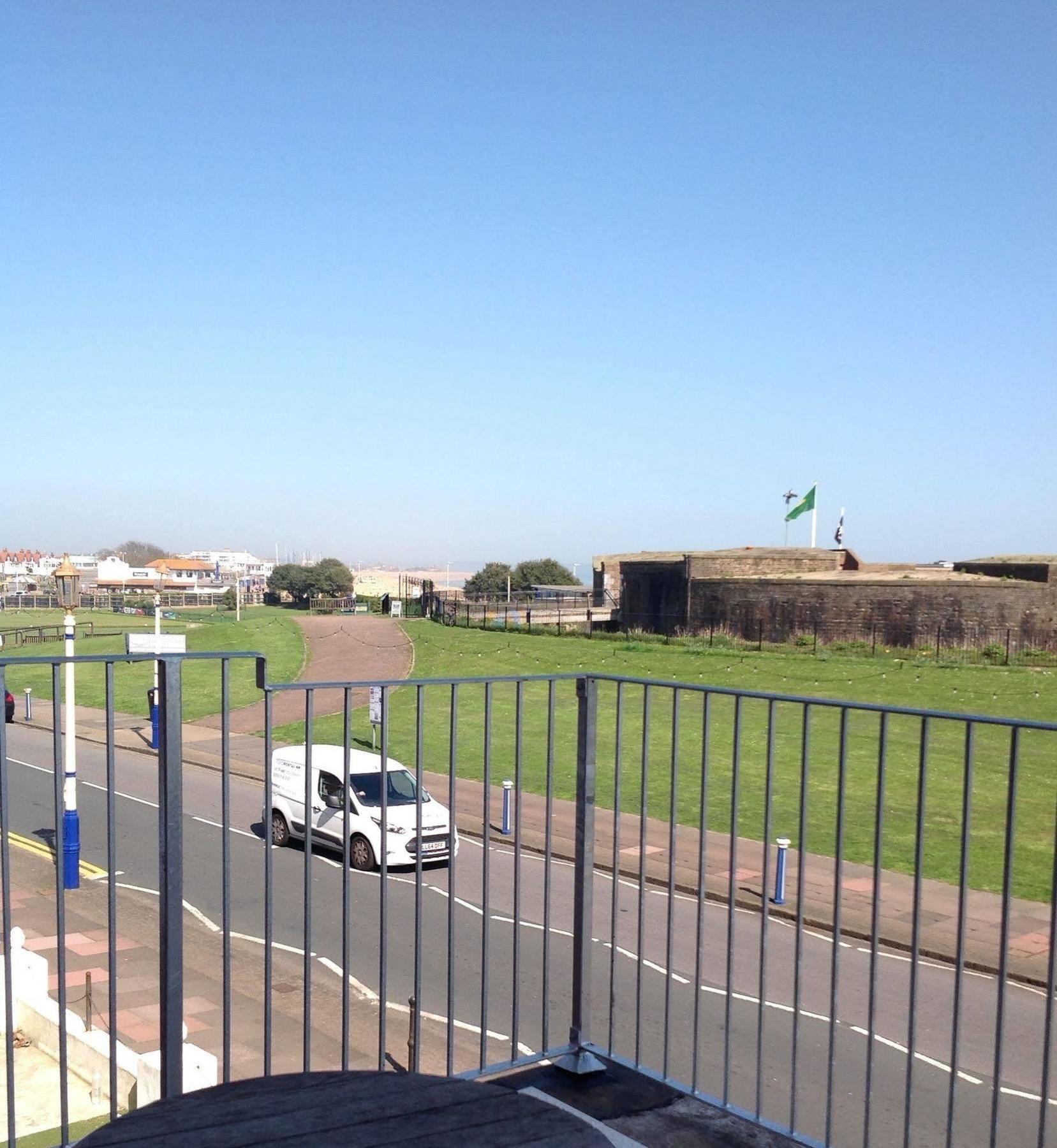 By The Sea Bed And Breakfast Torneo de Torneo de Eastbourne Exterior foto